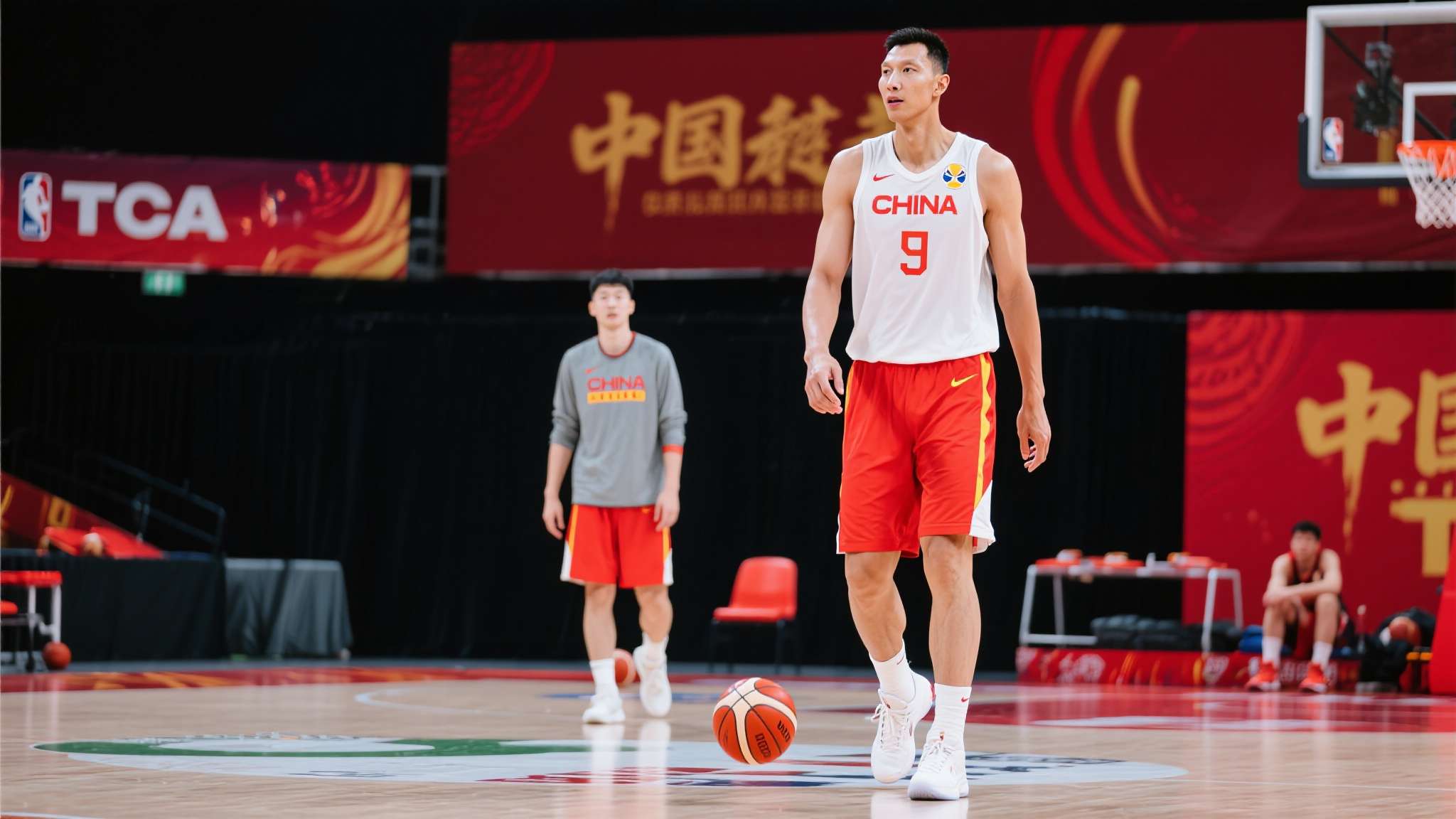 中国男篮美国男篮2008 细细回顾历史,从王治郅登陆NBA开创先河,到易建联以绝佳综合素养成为国家队核心,